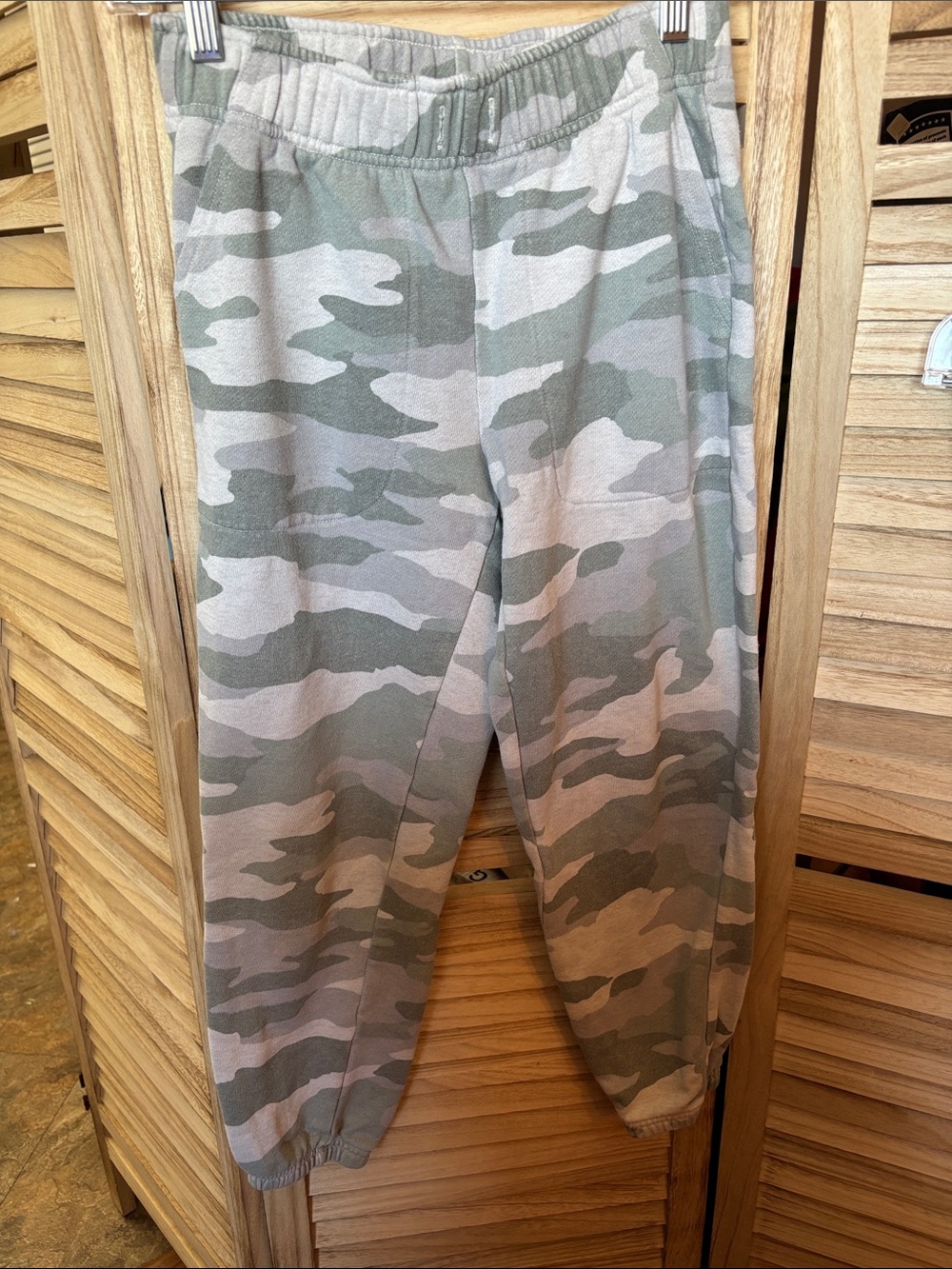 aerie Camo Elastic-Waist Joggers in Light Green and Tan xs short
